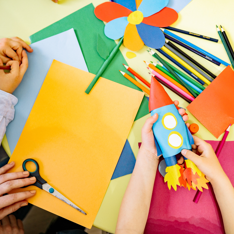 „Kolorowe kredki” – zajęcia kreatywne dla dzieci przedszkolnych